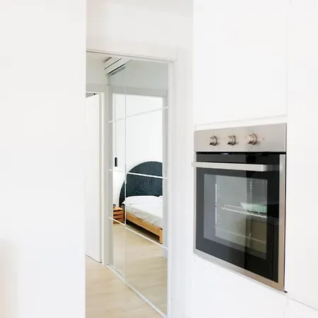 Center - Beautiful Modern House With Balcony Ольбія
