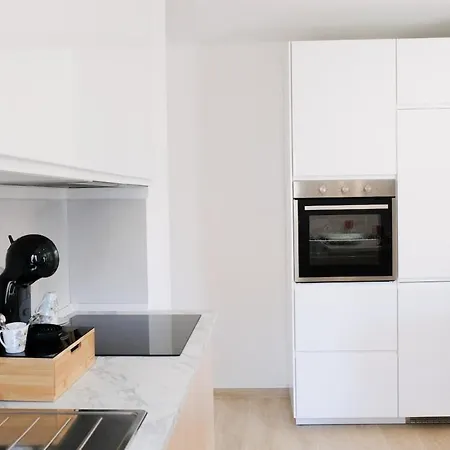Center - Beautiful Modern House With Balcony Апартаменти
